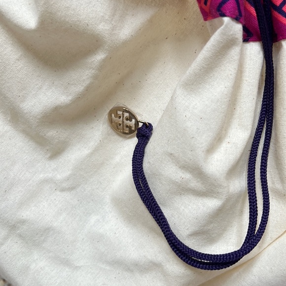 Brand new 2 Tory Burch dust bags one pink one blue both are approx 22x22 - Picture 4 of 4